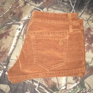 Volcome corduroy shorts (yae shorts)